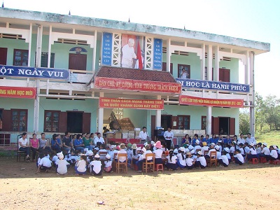 Hoạt động tiếp sức đến trường của Chi đoàn GV - CB Trường CĐSP Quảng Trị