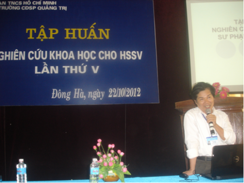 Tập huấn công tác nghiên cứu khoa học cho sinh viên