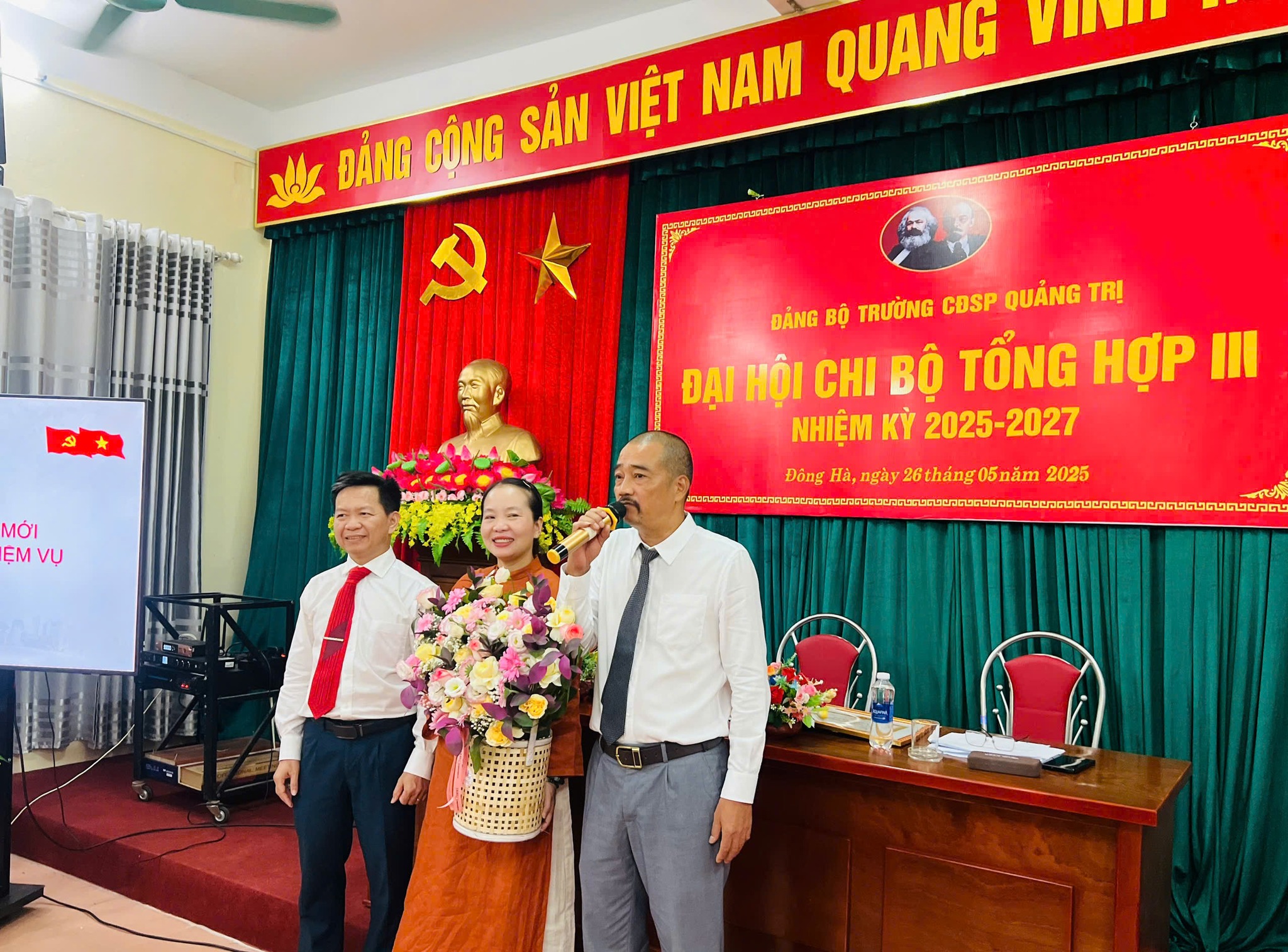 Đại hội Chi bộ Tổng hợp III nhiệm kỳ 2025 – 2027 - Đảng bộ Trường CĐSP Quảng trị thành công tốt đẹp!