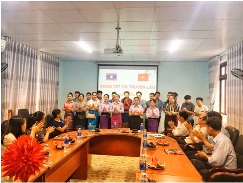 Trường CĐSP Quảng Trị Tết cổ truyền cho sinh viên Lào