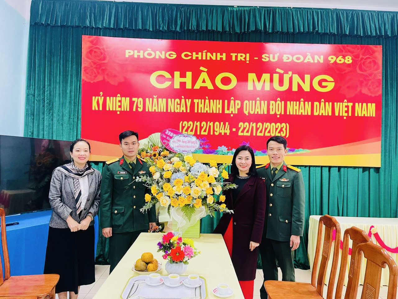 KHOA GIÁO DỤC MẦM NON ĐẾN THĂM VÀ CHÚC MỪNG PHÒNG CHÍNH TRỊ VÀ PHÒNG HẬU CẦN SƯ ĐOÀN 968 NHÂN NGÀY THÀNH LẬP QUÂN ĐỘI NHÂN DÂN VIỆT NAM 22.12