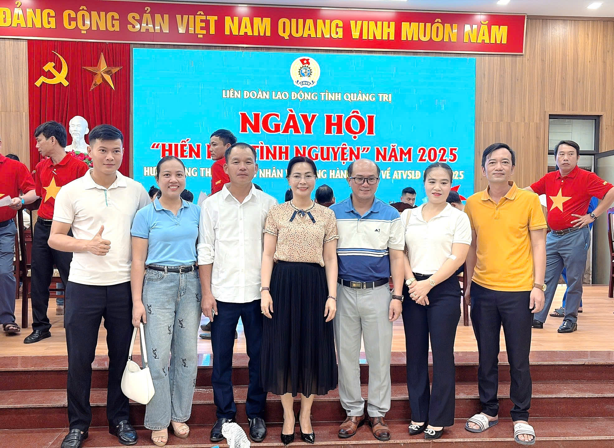 ĐOÀN VIÊN CÔNG ĐOÀN TRƯỜNG CĐSP QUẢNG TRỊ  THAM GIA HIẾN MÁU TÌNH NGUYỆN